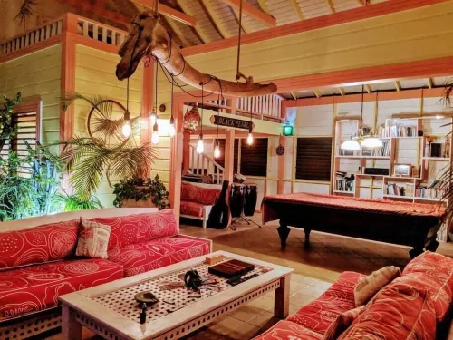 Black Pearl Estate. A Unique Caribbean Home Hotels in La Feuillet