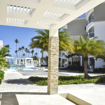 Charming & Relaxing Pool View Apartment at Playa Coral / Beach Access & Balcony