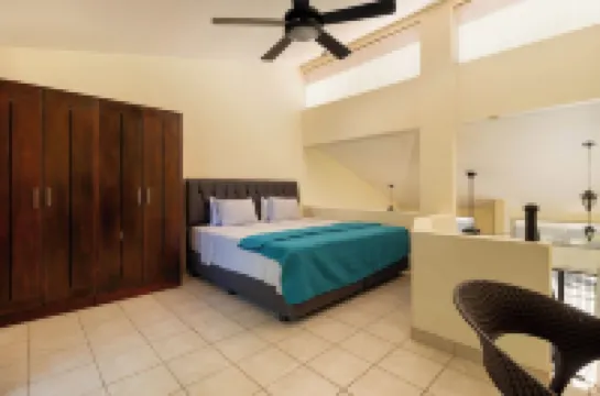 Las Palmas Loft: Pool & Beach Escape