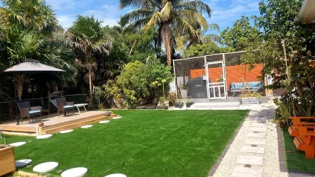 Spacious Open Concept Large family house with 3 bedrooms. Amazing space. Отели в г. Север Саунд Эстейтс