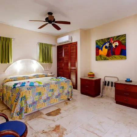 Spacious Beachside Villa with Gourmet Cook, Pool, WiFi – Large Sandy Clean Beach