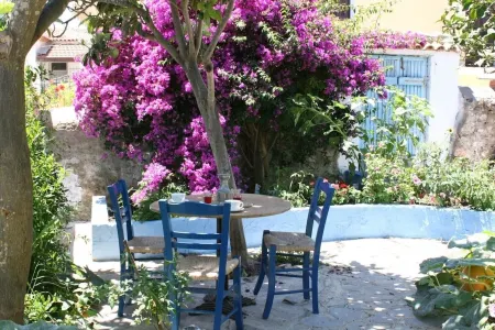 Imposing townhouse in the centre of Methoni, 400 metres from beach and Castle. Отели рядом с достопримечательностью «Rimon Reza»