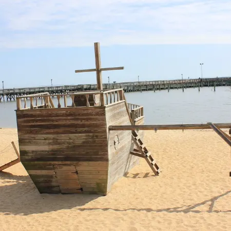 Just steps away from the Boardwalk & Beaches, Walkable to Entertainment!