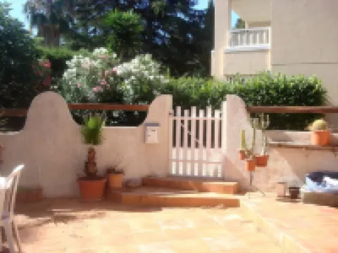 STUDIO 5 MINS FROM THE SEA AND SANDY BEACH 5 MINS FROM MARINA BAIE DES ANGES