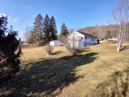 Peaceful Acres – Minutes to Raystown Lake Отели в г. Хантингдон Каунти