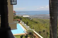 Luxury Retreat High Above the Crowd