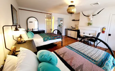 13 BR Boutique in Berryville