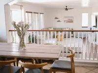 Spacious family-sized home with game room on a beautiful golf course! 길버트 호텔