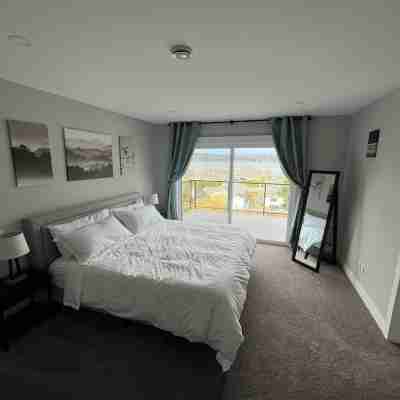 Stunning Ocean Views and a Short Stroll to Downtown Rooms