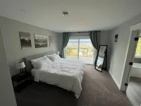 Stunning Ocean Views and a Short Stroll to Downtown - Wifi
