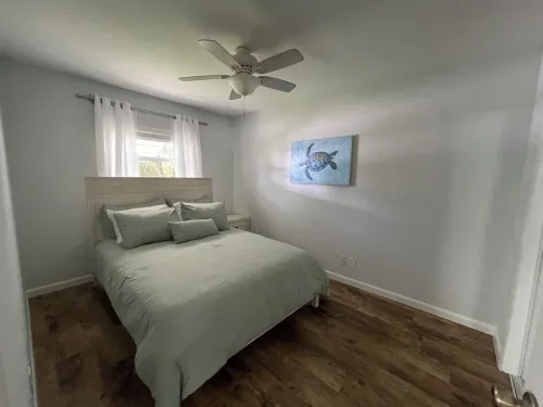 Little Palm Villa retreat less than a mile from the beach!