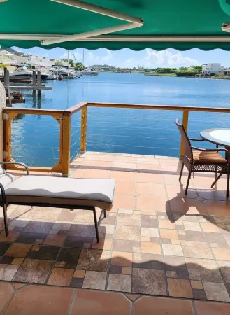 Beautiful 2BR and 2 en-suite bathroom with Marina and Sunset views