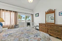 Perfect Beach Front Condo with Pool Hotels in 