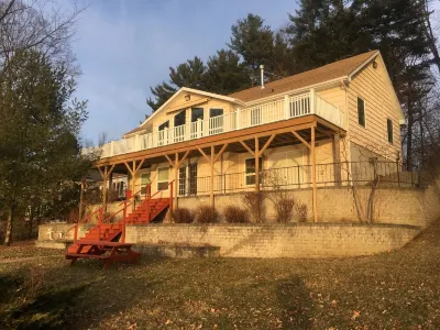 Lakeside House in Adirondacks near Lake George Hotels in der Nähe von DXL Big + Tall