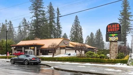 Cozy NEW basement suite located in beautiful Silver Valley, Maple Ridge Отели в г. Мейпл Ридж