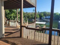 4BR 4BA lake front w/Dock & Kayak across Coconuts