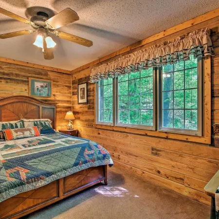 Tenn River Cabin w/ Hot Tub - 10 Mi to Chattanooga