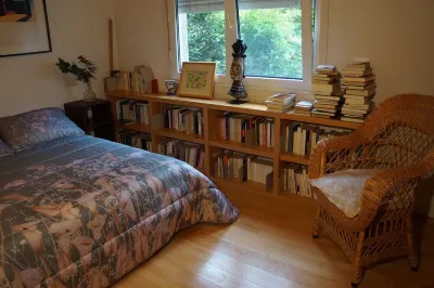 Design and relax in Chalet in exclusive area but very close to the sea, central. Hotels near Pontevedra