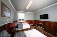 Genevieve Bay Inn Hotel a 