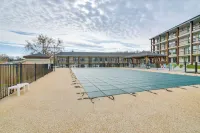 Walk to Branson Landing! Condo w/ Community Pools - Holiday Apartments