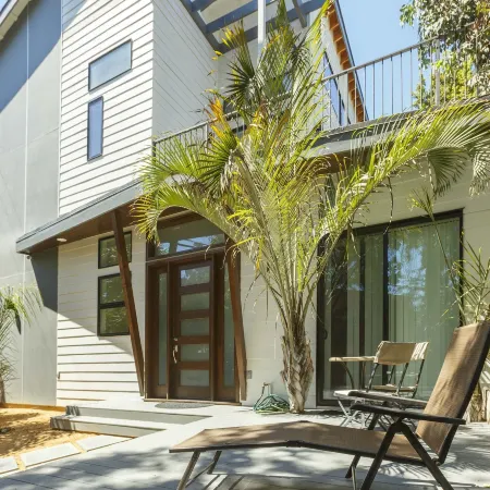 Modern Loft Rooftop Deck Venice Beach Studio Bedroom Apts by RedAwning