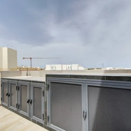 Beautiful 2 BDR Penthouse near Valletta sleeps 6 Отели в г. Хамрун