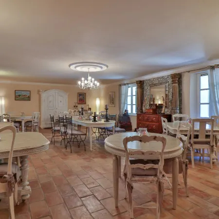 Les Carmes and Spa