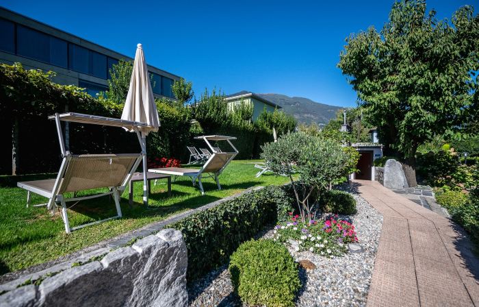 Ascona Lodge, Pool & Garden Retreat