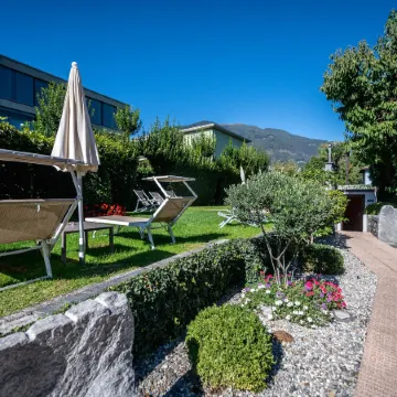 Ascona Lodge, Pool & Garden Retreat