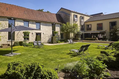 Maison d'Hôtes les Herbes Folles Hotel a Le Mesnil-Amelot