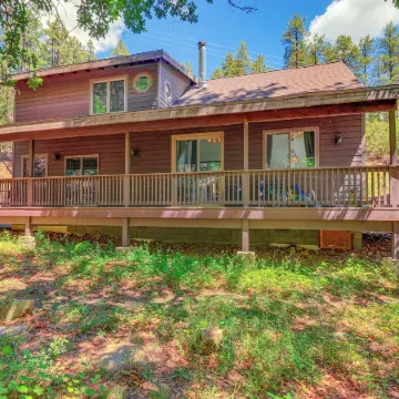 6 Mi to Mt Union: Peaceful Cabin w/ Deck