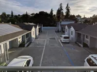 Deluxe Inn Hotels in Hayward