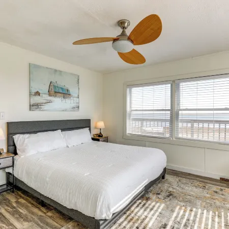 11 Mi to Chincoteague: Atlantic Home w/ Decks!