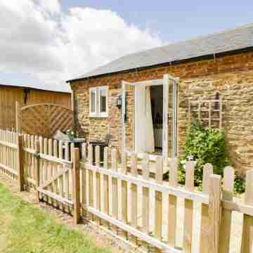 Ash Barn Hotel Exterior