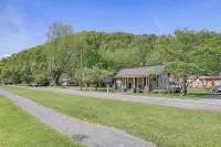 Walk to River and Trails Cozy Damascus Cottage! - 3-Sterne
