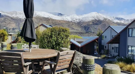 The Moorings Motel and Apartments