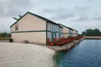 The Bays Edge - 3-Star