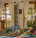 Lake Ripley Lodge w Lake Front Rooms, Grand Porch, Kayaks & Paddleboard Hotels in Fort Atkinson