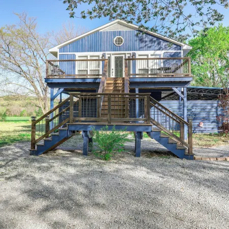 8 Mi to Ozark Folk Center: Home w/ Hot Tub & Deck