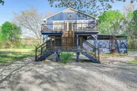 8 Mi to Ozark Folk Center: Home w/ Hot Tub & Deck - 3-Star