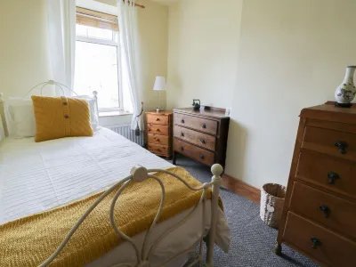 Whitfield Cottage Hotels near Bishops Bistro