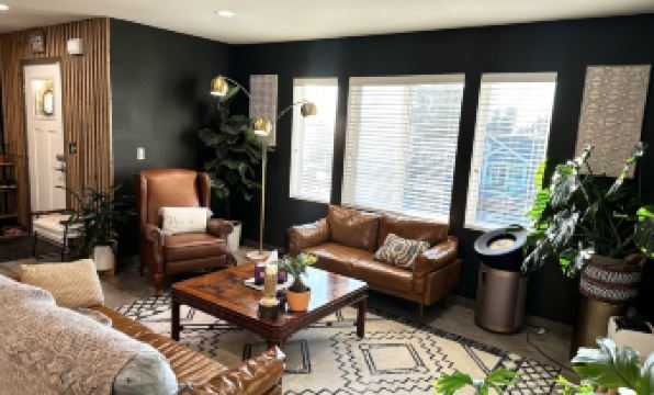 Central Tacoma Homestay with Breakfast Included -Private Room-