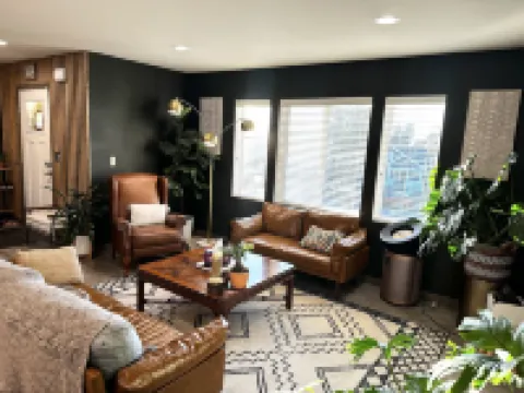 Central Tacoma Homestay with Breakfast Included -Private Room-