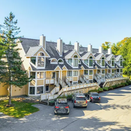 Walk to Ski Lift Spacious Condo in West Dover!