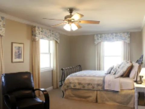 Lamp Post Lodge Hotels in Custer County