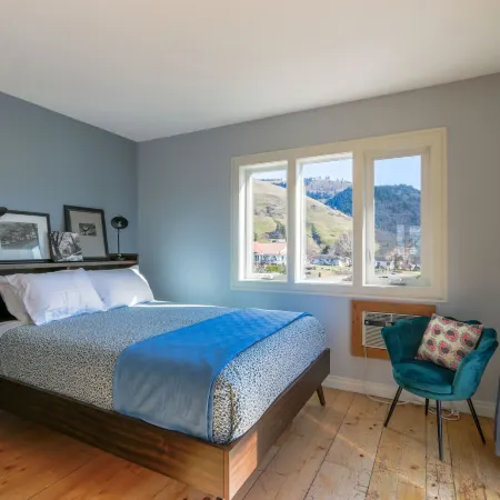 Grandview 3 Bedroom Home by RedAwning