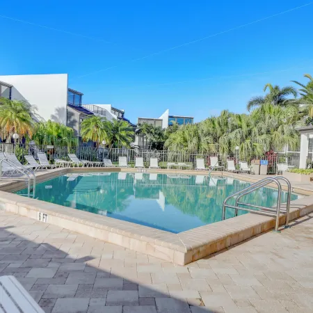 Key Retreat: Bay Views & Private Beach Access
