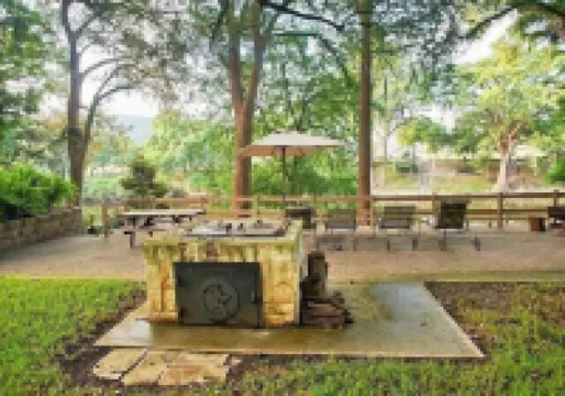 Leaning Oak Prd 923 Hotels near Gypsy River Resort