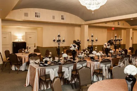 The Campbell Hotel Отели рядом с достопримечательностью «Expo Square»