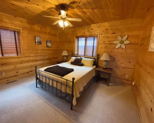 Beautiful Home in the Woods Hotels in Lenroot